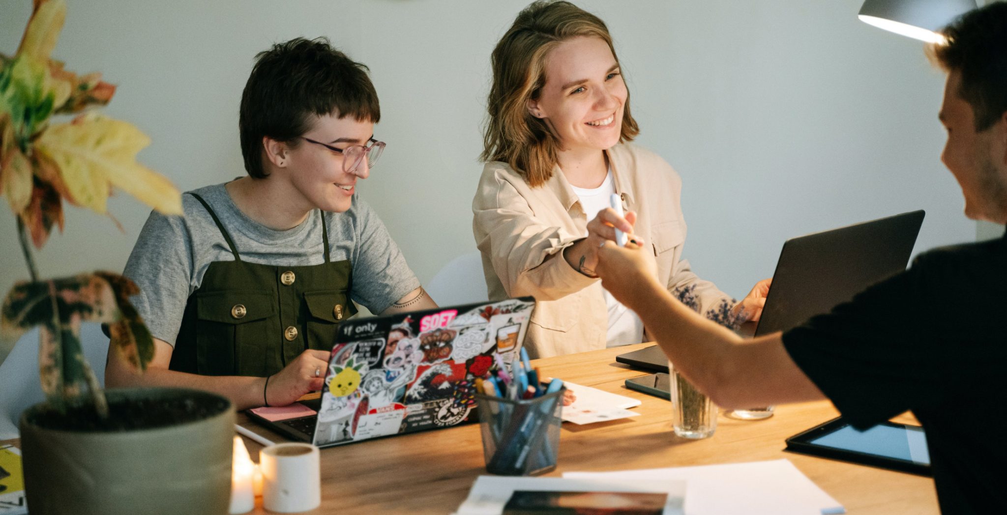 ⎯   Yaratıcılığı işimizin merkezine koyarız